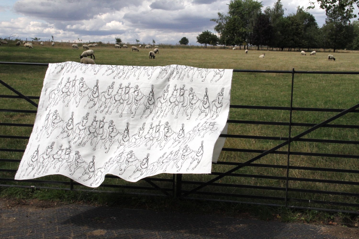 Henry Moore、TEXTILE DESIGN、海外版超希少レゾネ 39 Henry Moore Textiles ideas | henry moore, textiles